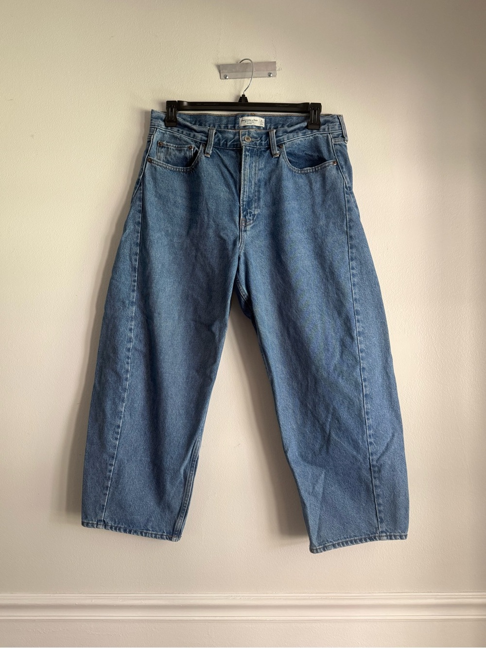 Abercrombie & Fitch Curve Love Mid Rise Barrel Jeans Size 31 Regular